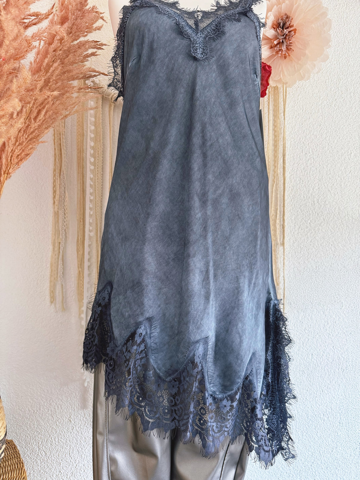 ASYMMETRISCHES SPITZENTOP IN DUNKELBLAU - ONE SIZE -