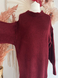KUSCHELIGES STRICKKLEID MIT SPITZENSAUM IN BORDEAUX - ONE SIZE -