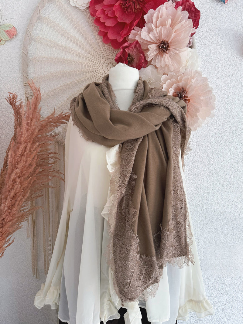 KUSCHELIGER SCHAL MIT SPITZENSAUM - TAUPE -