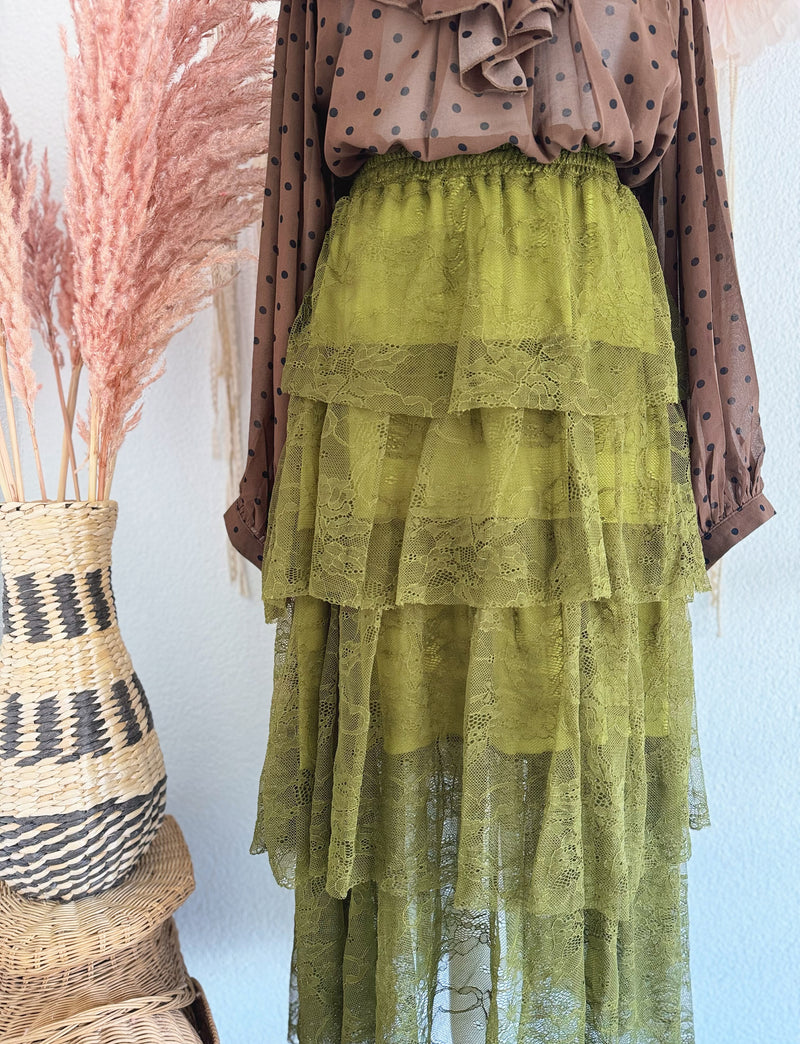 MIDIROCK AUS SPITZE MIT STUFEN IN OLIVE - ONE SIZE -