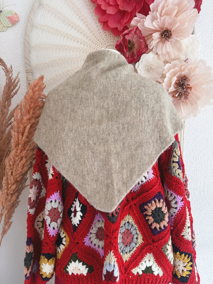 KUSCHELIGES HALSTUCH IN BEIGE