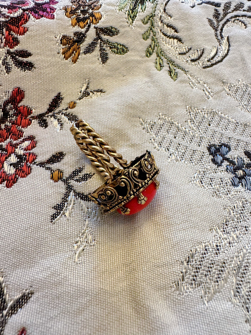 VINTAGE STATEMENT-RING MIT LEUCHTEND ROTEM CABOCHON