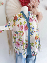 BLUSE MIT LOCHSPITZE UND BLÜTENPRINT - ONE SIZE -