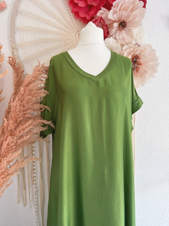 OVERSIZED MAXIKLEID MIT V-AUSSCHNITT IN GRÜN - ONE SIZE -