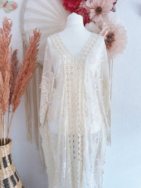 KAFTANKLEID IN CREME AUS SPITZE - ONE SIZE -