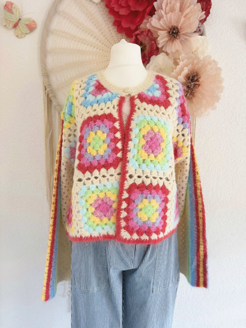 OVERSIZED GRANNY SQUARE STRICKJACKE IN CREME - ONE SIZE -