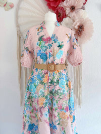 MIDIKLEID MIT BLUMENPRINT UND LOCHSPITZE  IN ROSÈ - ONE SIZE -