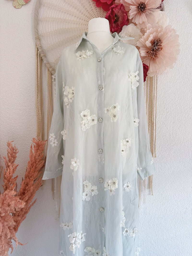 OVERSIZED LONGBLUSE MIT 3D-BLÜTEN IN ZARTEM HELLBLAU - ONE SIZE -