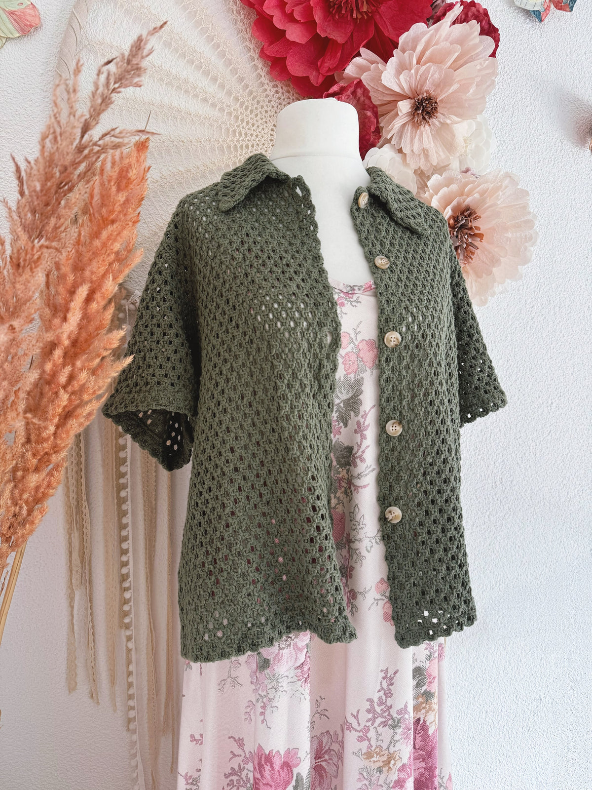 OVERSIZED CROCHET-JÄCKCHEN IN KHAKI - ONE SIZE -