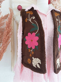 TEDDYWESTE MIT BLUMENSTICKEREIEN IN BRAUN - ONE SIZE -