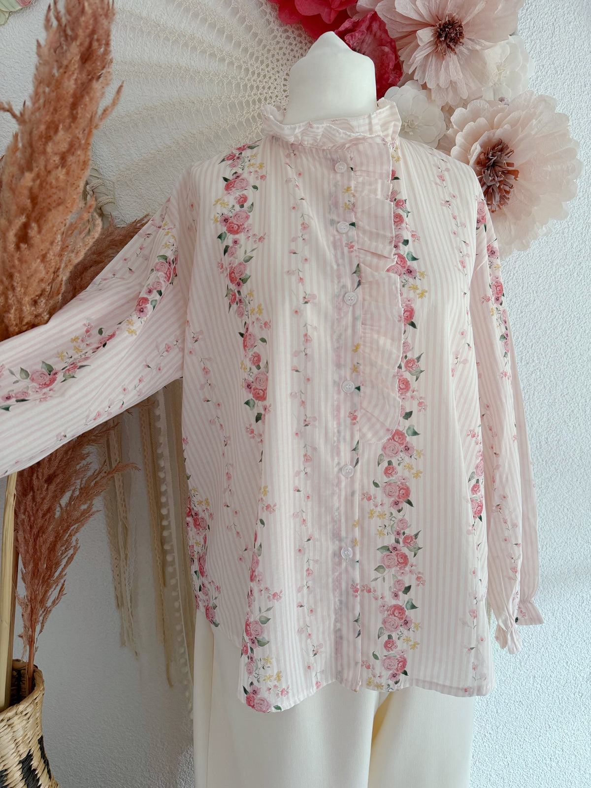 ROMANTISCHE BLUSE MIT ROSEN-PRINT & VOLANTS - ONE SIZE -