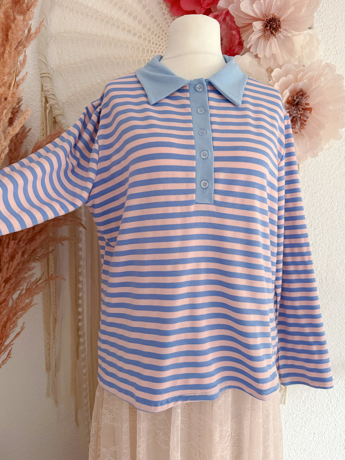 GESTREIFTES LANGARMSHIRT IN BLAU/ROSA MIT POLOKRAGEN - ONE SIZE -