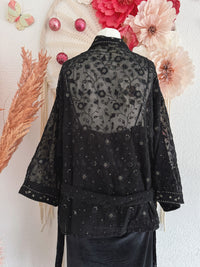 KIMONO MIT BESTICKUNGEN UND GOLDENEN PAILLETTEN - ONE SIZE -