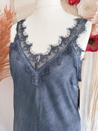 ASYMMETRISCHES SPITZENTOP IN DUNKELBLAU - ONE SIZE -