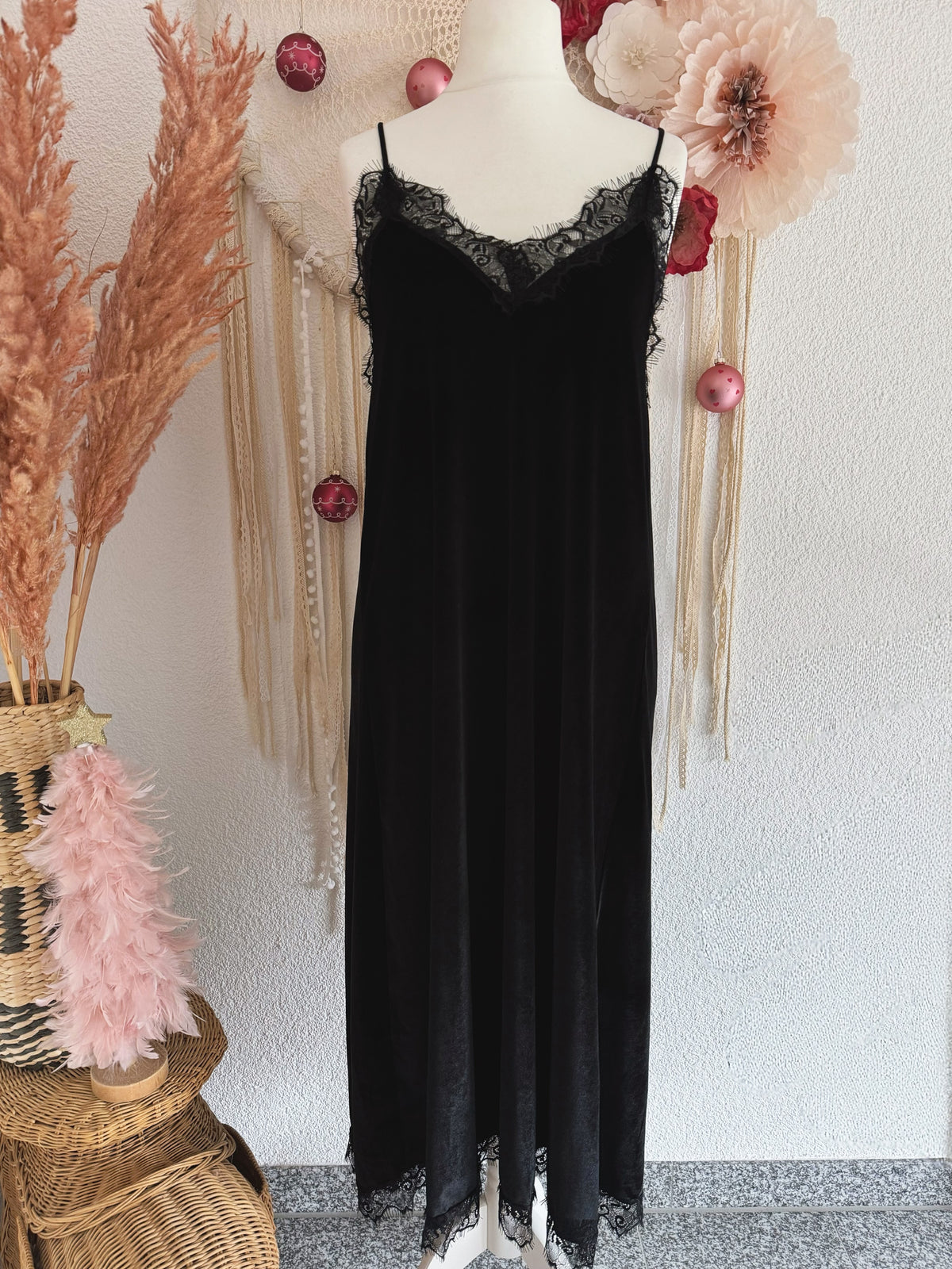 SLIP-DRESS AUS SAMT MIT SPITZENBORDÜRE - ONE SIZE -