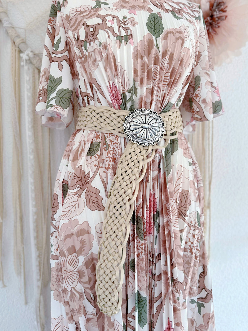 TAILLENGÜRTEL MIT GROßER SCHNALLE IN BEIGE