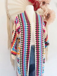 CROCHETCARDIGAN IN MIDILÄNGE MIT PINK - ONE SIZE -