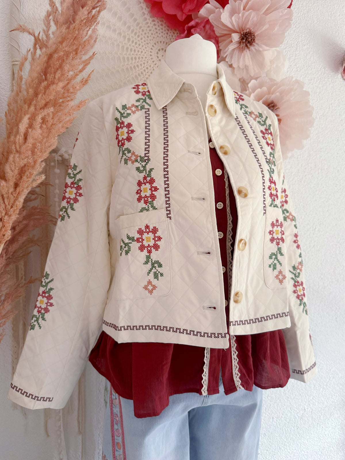 GESTEPPTE JACKE MIT STICKEREIEN - VERSCH. GRÖßEN -