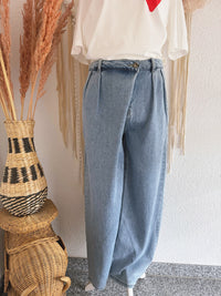 WIDE LEG JEANS MIT ASYMMETRISCHEM BUND - VERSCH- GRÖßEN -