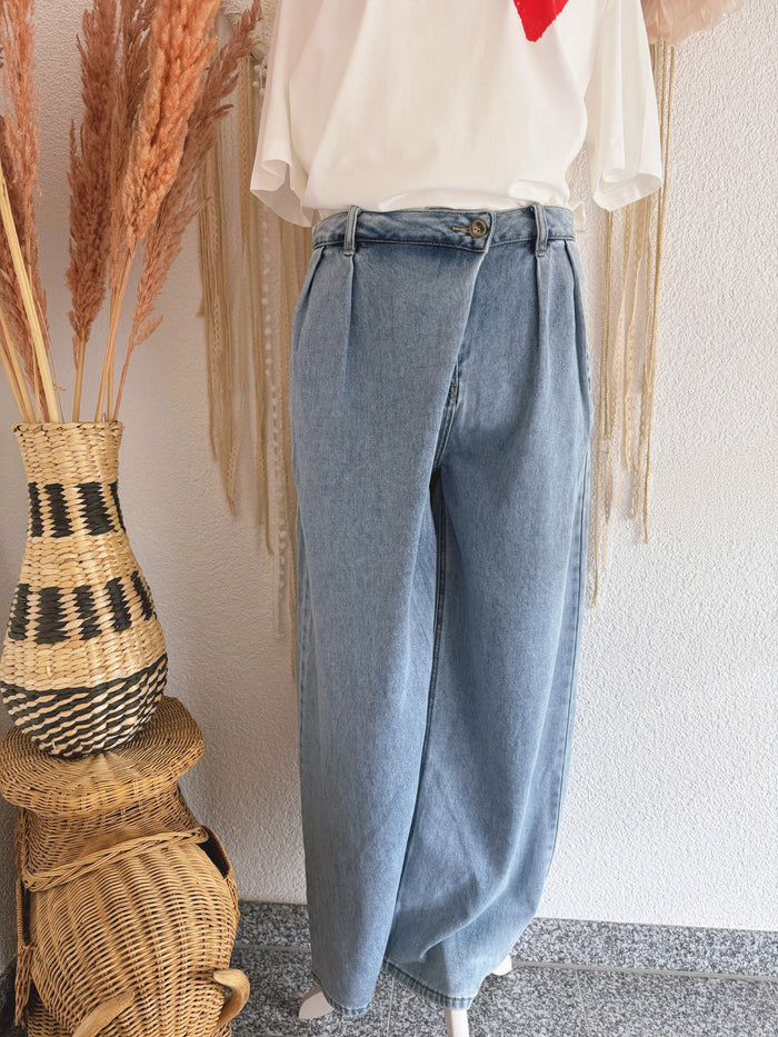 WIDE LEG JEANS MIT ASYMMETRISCHEM BUND - VERSCH- GRÖßEN -