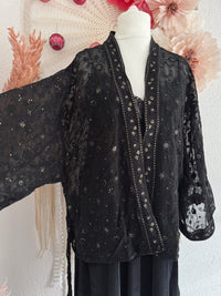 KIMONO MIT BESTICKUNGEN UND GOLDENEN PAILLETTEN - ONE SIZE -