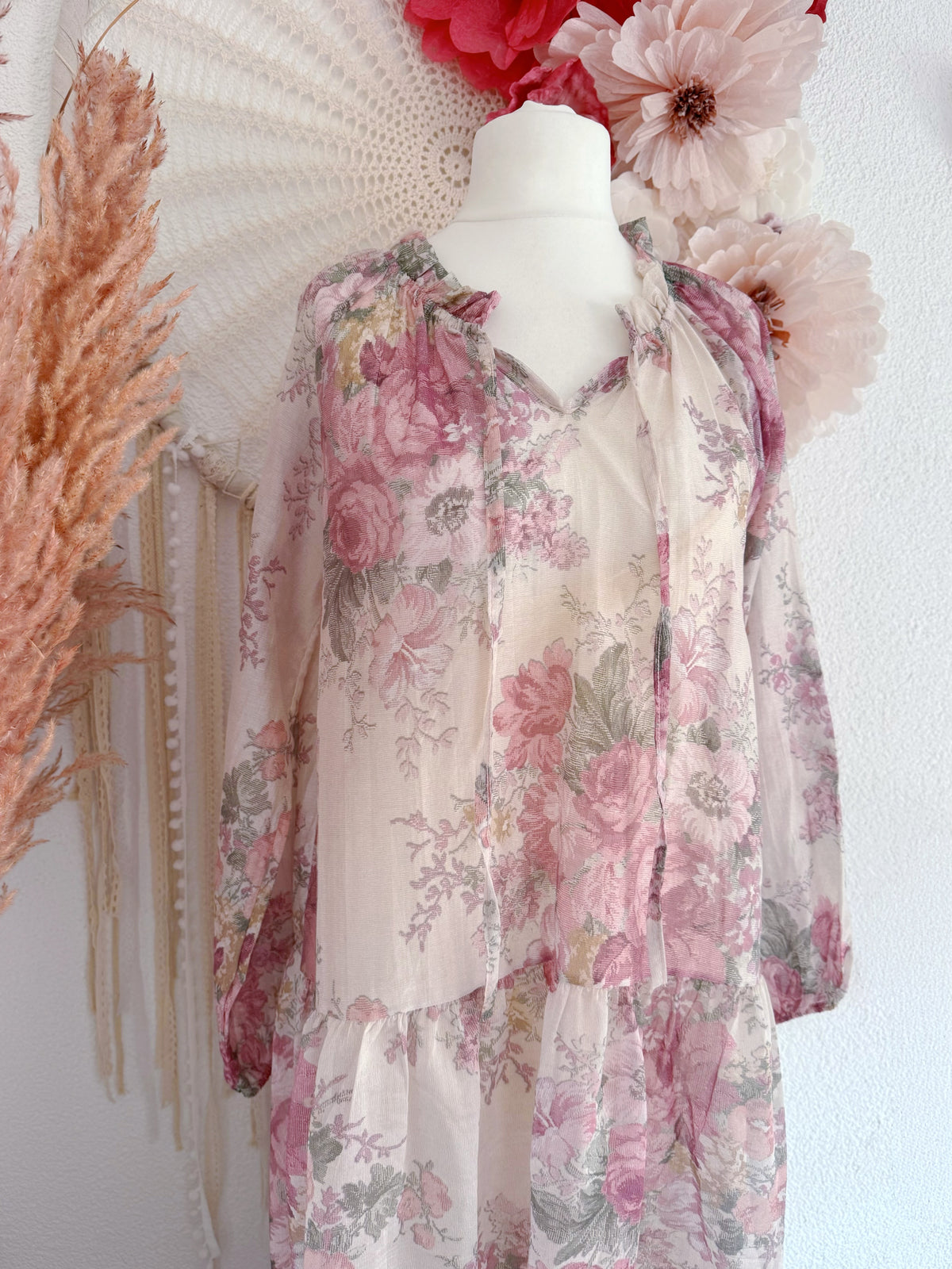 ROMANTISCHES BOHO-MAXIKLEID MIT BLUMENMUSTER IN MAUVE