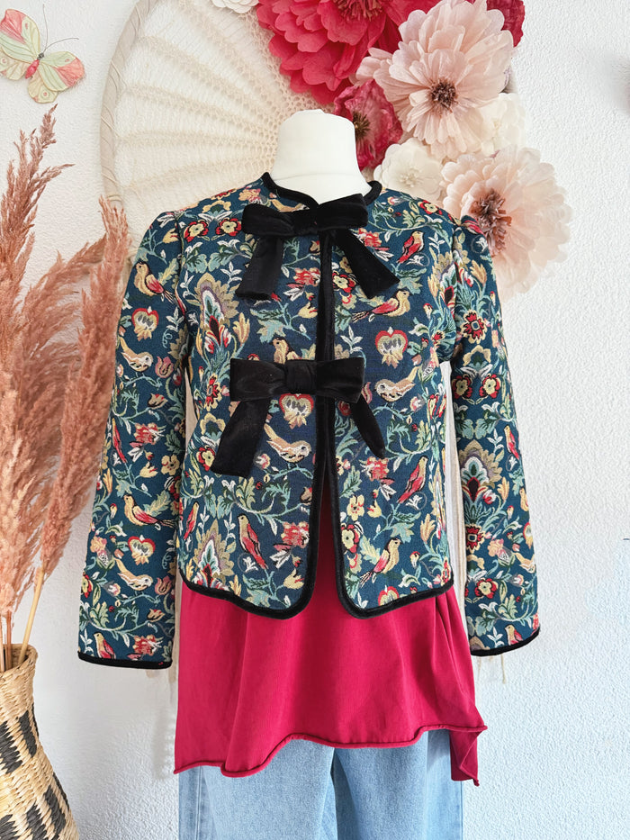 SÜßES JÄCKCHEN MIT SCHLEIFCHEN UND ROMANTISCHEM PRINT - VERSCH. GRÖßEN -