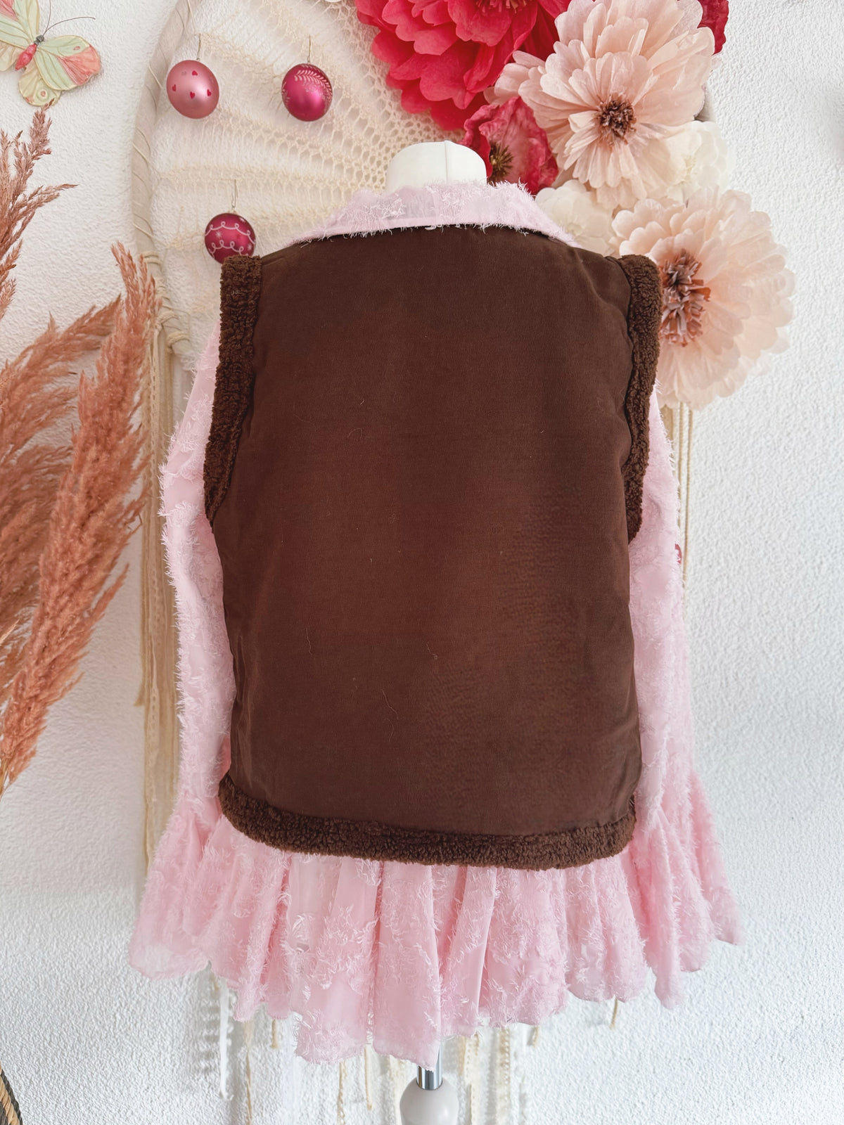 TEDDYWESTE MIT BLUMENSTICKEREIEN IN BRAUN - ONE SIZE -