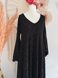 ROMANTISCHES SPITZENKLEID IN A-LINIE MIT V-AUSSCHNITT IN SCHWARZ - ONE SIZE -