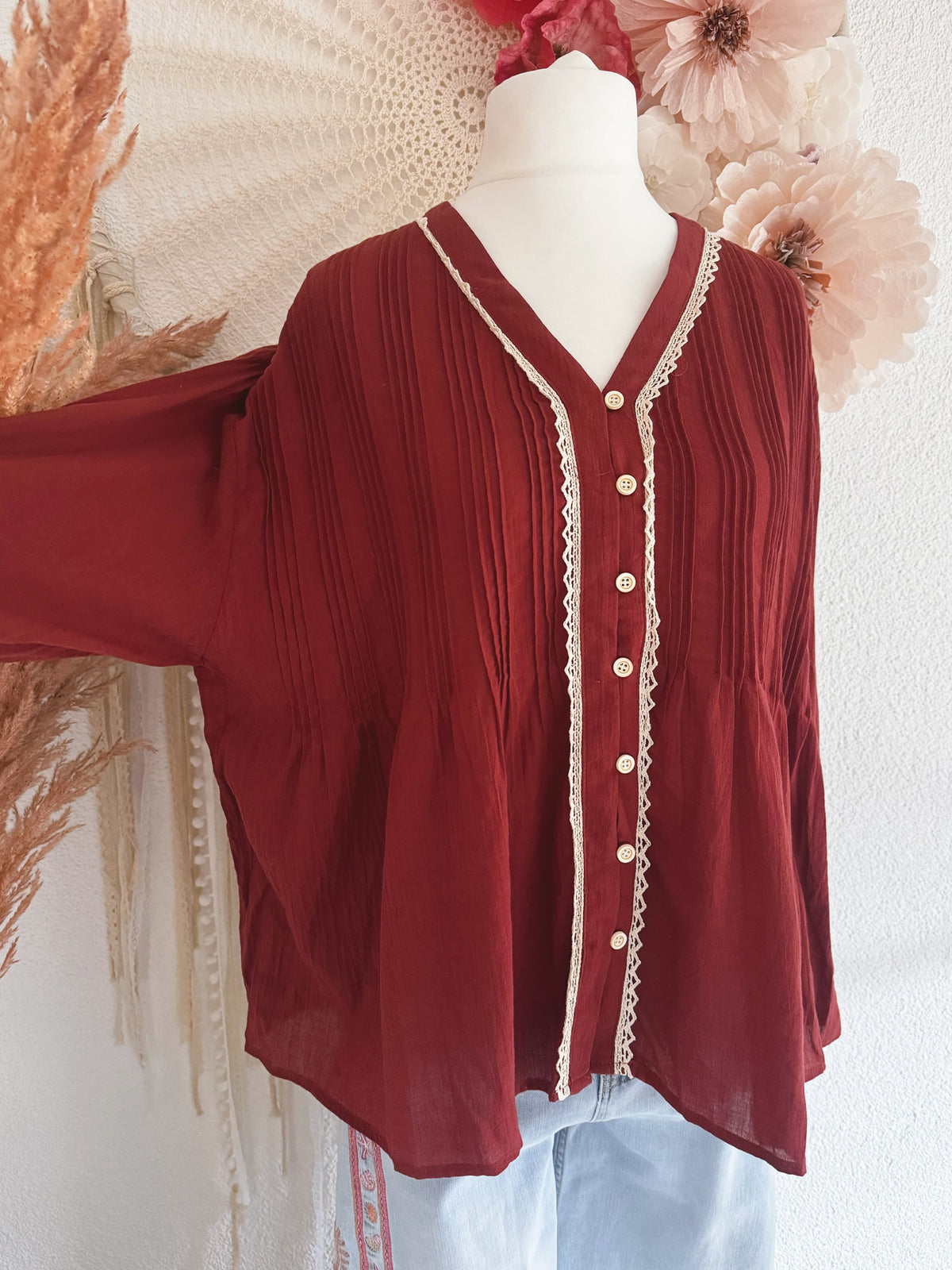 OVERSIZE TUNIKA-BLUSE MIT SPITZENDETAILS UND SCHMUCKPERLEN - ONE SIZE -