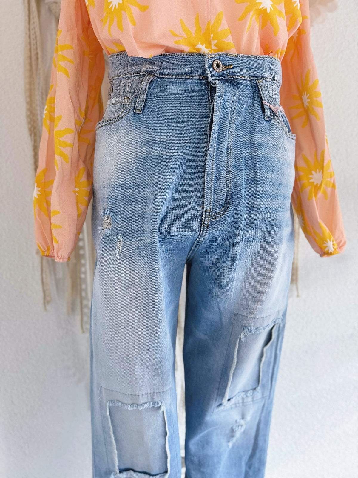 HIGHWAIST JEANS MIT PATCHWORK OPTIK - VERSCH. GRÖßEN