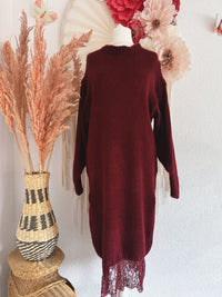 KUSCHELIGES STRICKKLEID MIT SPITZENSAUM IN BORDEAUX - ONE SIZE -