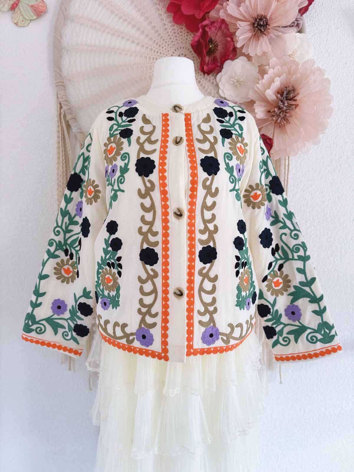 JACKE MIT FLORALEN STICKEREIEN - VERSCH. GRÖßEN