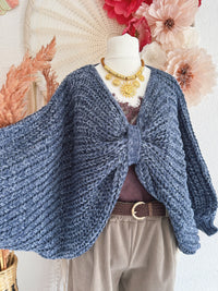 OVERSIZED STRICKPULLOVER "SCHLEIFCHEN" IN BLAU - ONE SIZE -