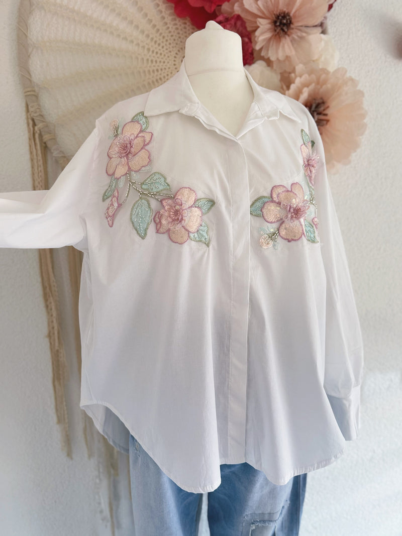 OVERSIZED BLUSE MIT STICKEREIEN AN DER FRONT - ONE SIZE -