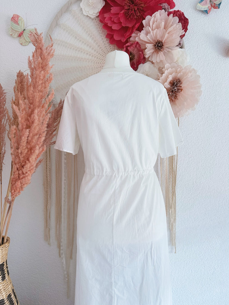 MAXIKLEID MIT BLUMENSTICKEREIEN IN WEIß- VERSCH. GRÖßEN