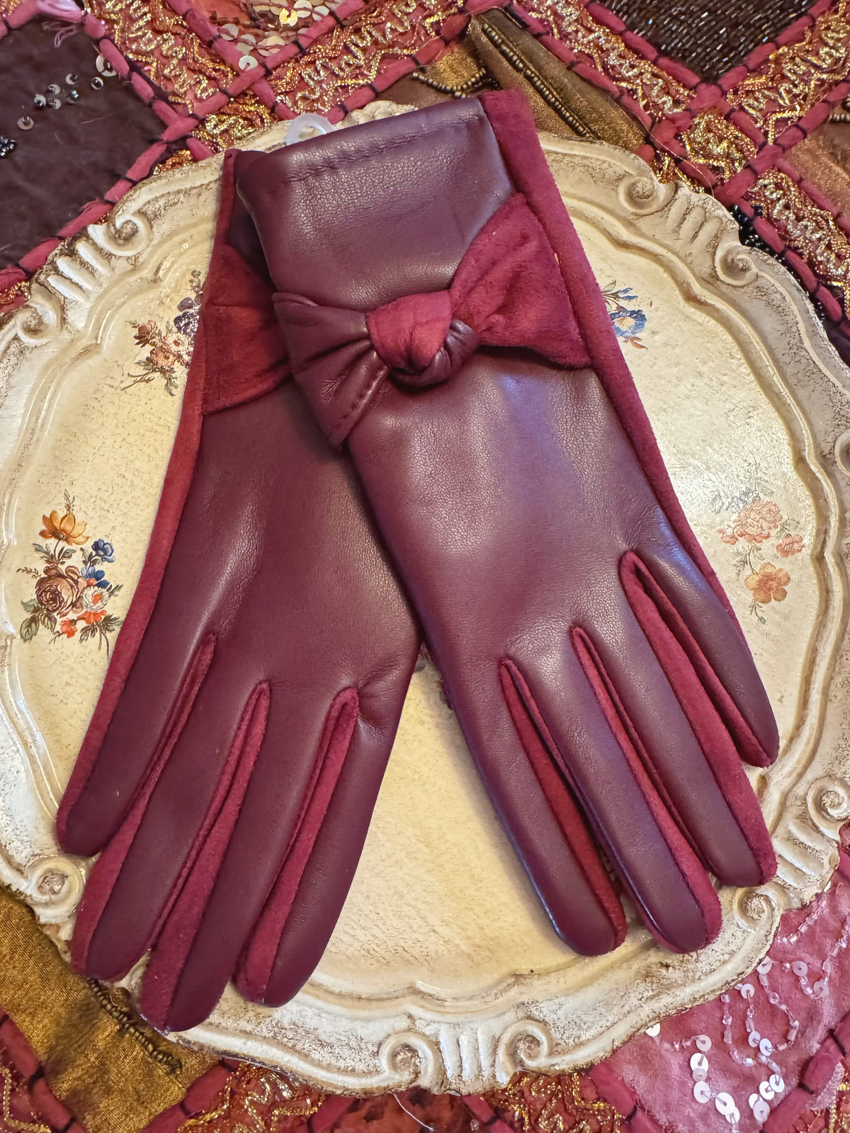 HANDSCHUHE MIT SCHLEIFE & KUNSTLEDER - BORDEAUX -