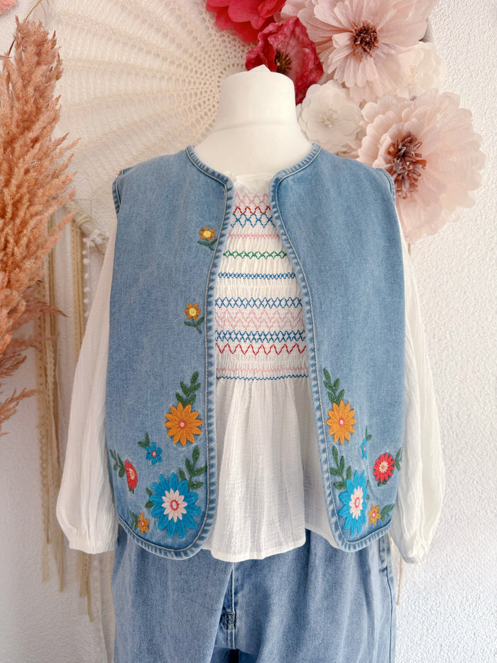 BESTICKTE JEANSWESTE MIT FLORALEN ORNAMENTEN - VERSCH. GRÖßEN -