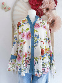 BLUSE MIT LOCHSPITZE UND BLÜTENPRINT - ONE SIZE -