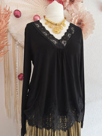 BASIC-SHIRT MIT SPITZE IN SCHWARZ - ONE SIZE -