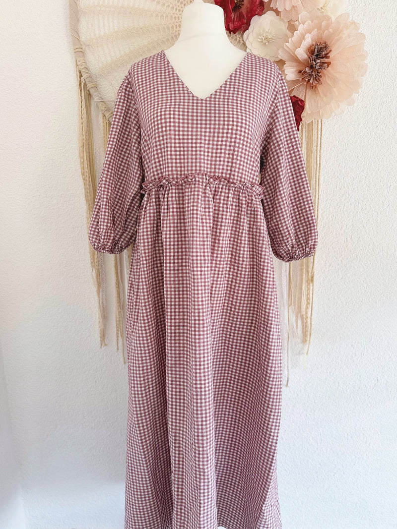 MAXIKLEID MIT KAROMUSTER IN BEERE - ONE SIZE -