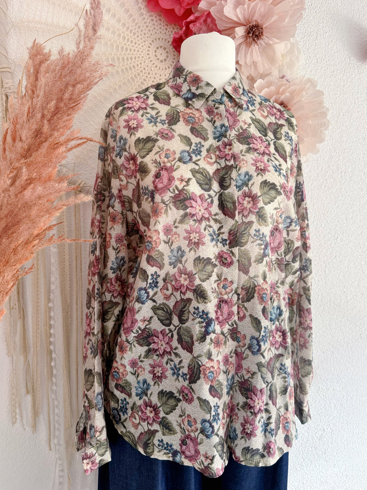 BLÜSCHEN MIT ROMANTISCHEM GOBELIN-BLUMENMUSTER - ONE SIZE -