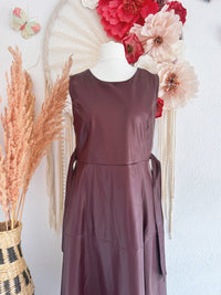 ÄRMELLOSES KUNSTLEDERKLEID MIT TAILLENBAND IN WEINROT - ONE SIZE -