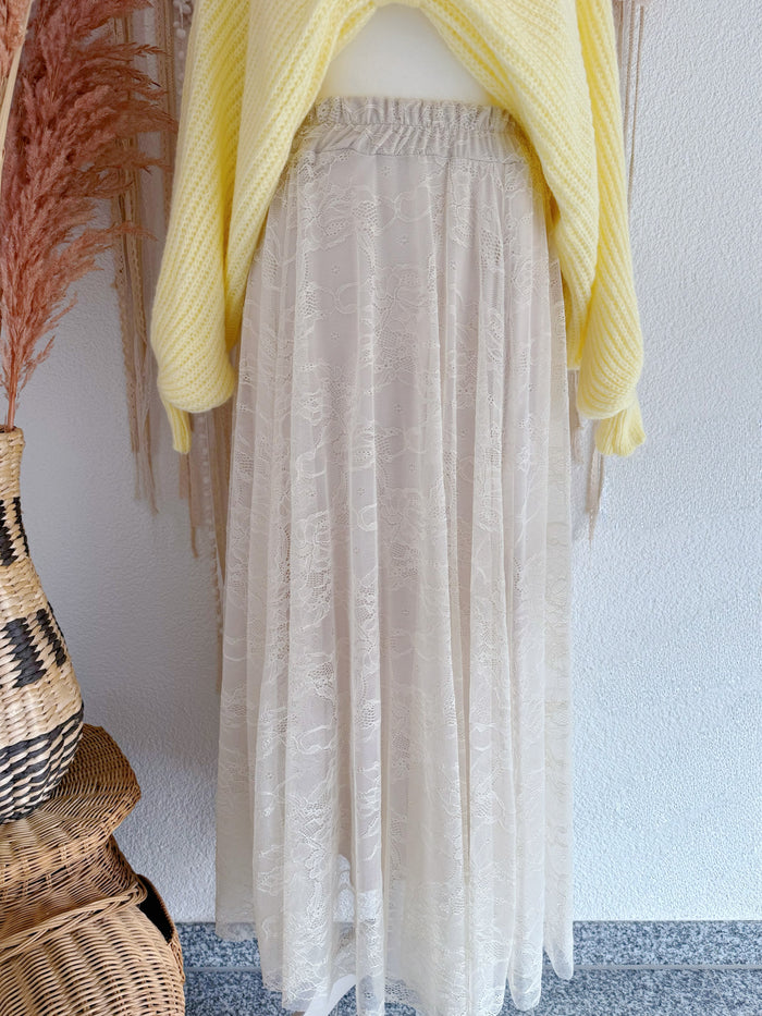 ROMANTISCHER ROCK AUS FLORALER SPITZE IN CREME - ONE SIZE -