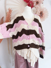 KUSCHELIGE STRICKJACKE MIT HERZIGEN KNÖPFEN IN ROSA - ONE SIZE -