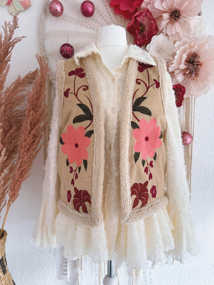 TEDDYWESTE MIT BLUMENSTICKEREIEN IN CREME - ONE SIZE -