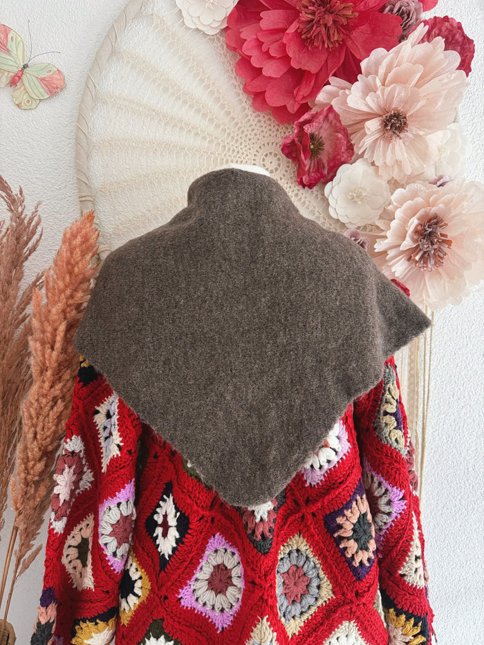 KUSCHELIGES HALSTUCH IN BRAUN