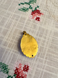 VINTAGE ANHÄNGER MIT GESCHNITZTEM GEMME-STEIN