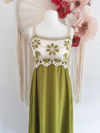 TRÄGERKLEID MIT CROCHET IN KIWI - VERSCH. GRÖßEN -