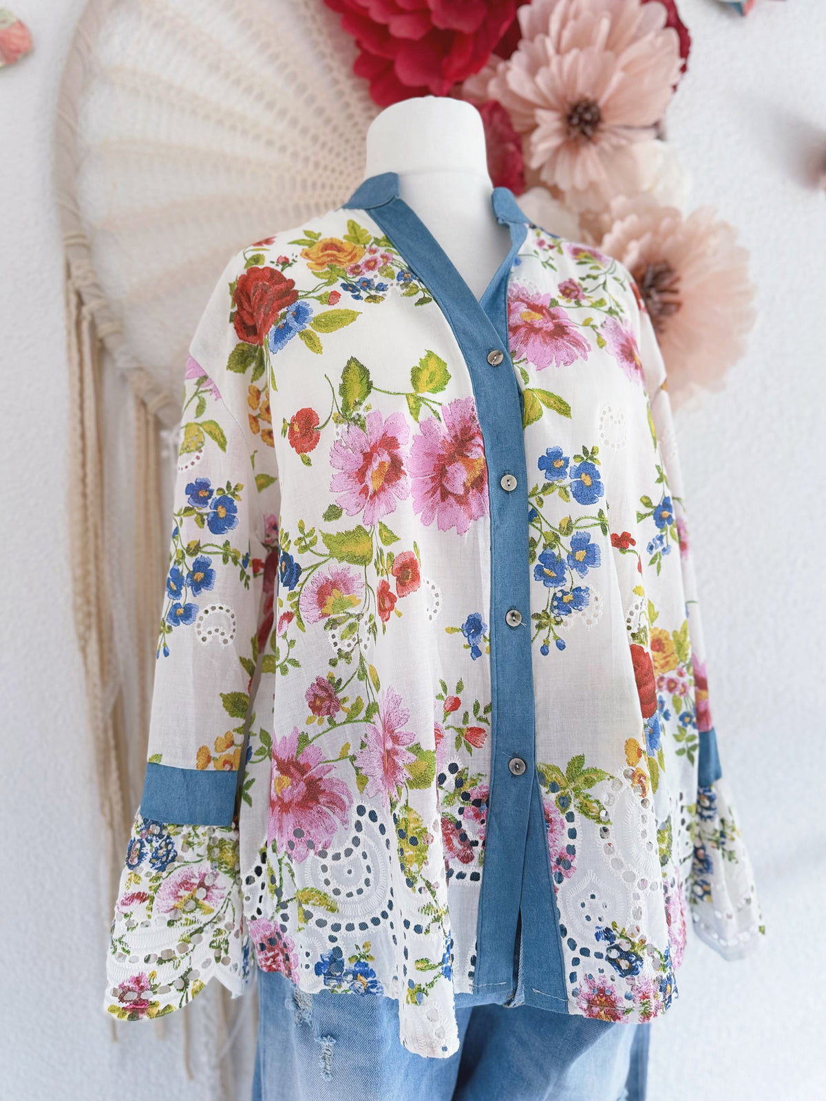 BLUSE MIT LOCHSPITZE UND BLÜTENPRINT - ONE SIZE -